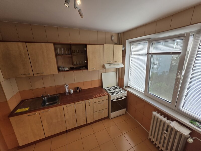 Trapezului, chiar la metrou 1 Decembrie 1918, stradal, vedere mixta,